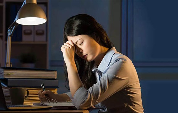 3 nữ sinh bị suy buồng trứng sớm, tương lai vô sinh vì thói quen mỗi tối rất tai hại - 2