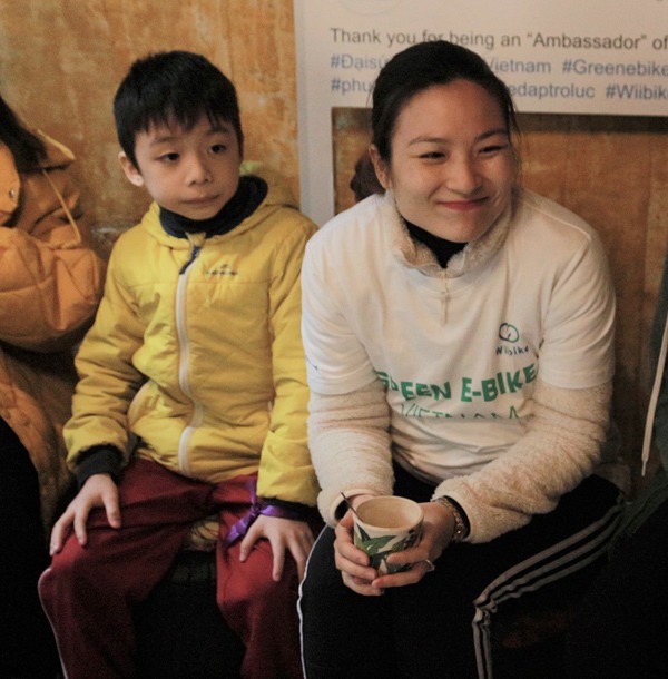 Gặp gỡ người mẹ cho con nhỏ vượt cái rét Hà Nội, dậy sớm đi nhặt rác ở Hồ Gươm - 3