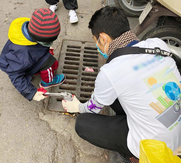 Gặp gỡ người mẹ cho con nhỏ vượt cái rét Hà Nội, dậy sớm đi nhặt rác ở Hồ Gươm - 4