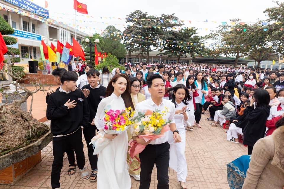 Sao Việt 24h: Phương Vy phẫn nộ khi chồng Tây bị ghép ảnh với vợ 2 Vân Quang Long - 8