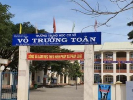 Diễn biến bất ngờ vụ nữ sinh lớp 7 sinh con trong nhà tắm