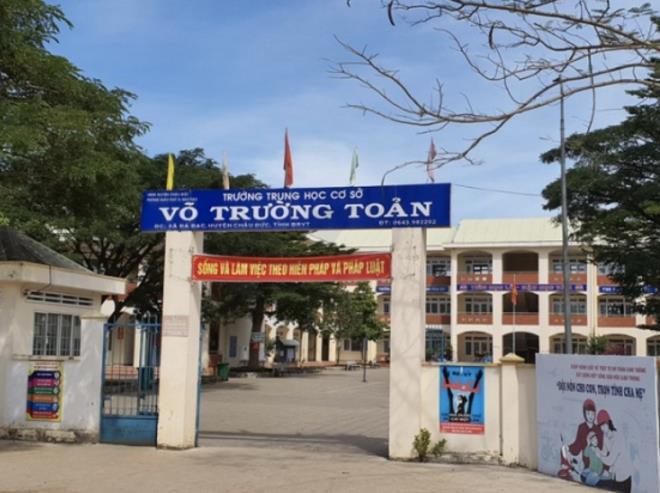 Diễn biến bất ngờ vụ nữ sinh lớp 7 sinh con trong nhà tắm - 1