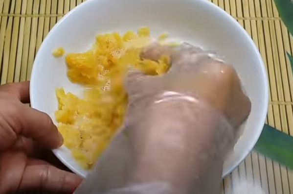 Cách làm kẹo chuối tươi dẻo khô với gừng, đậu phộng đón Tết - 4