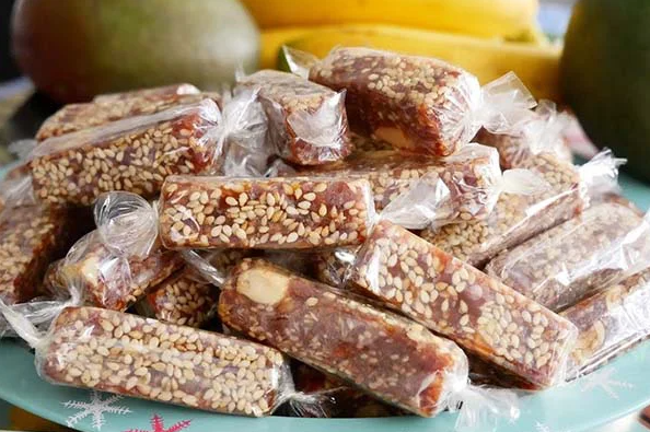 Cách làm kẹo chuối tươi dẻo khô với gừng, đậu phộng đón Tết - 9