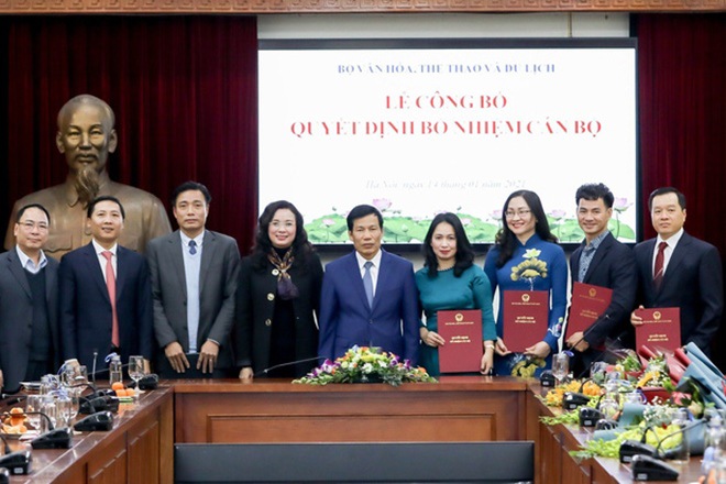 Sao Việt 24h: Lệ Quyên khoe biệt thự amp;#34;khủngamp;#34; mới tậu, ẩn ý chung sống với tình trẻ? - 11