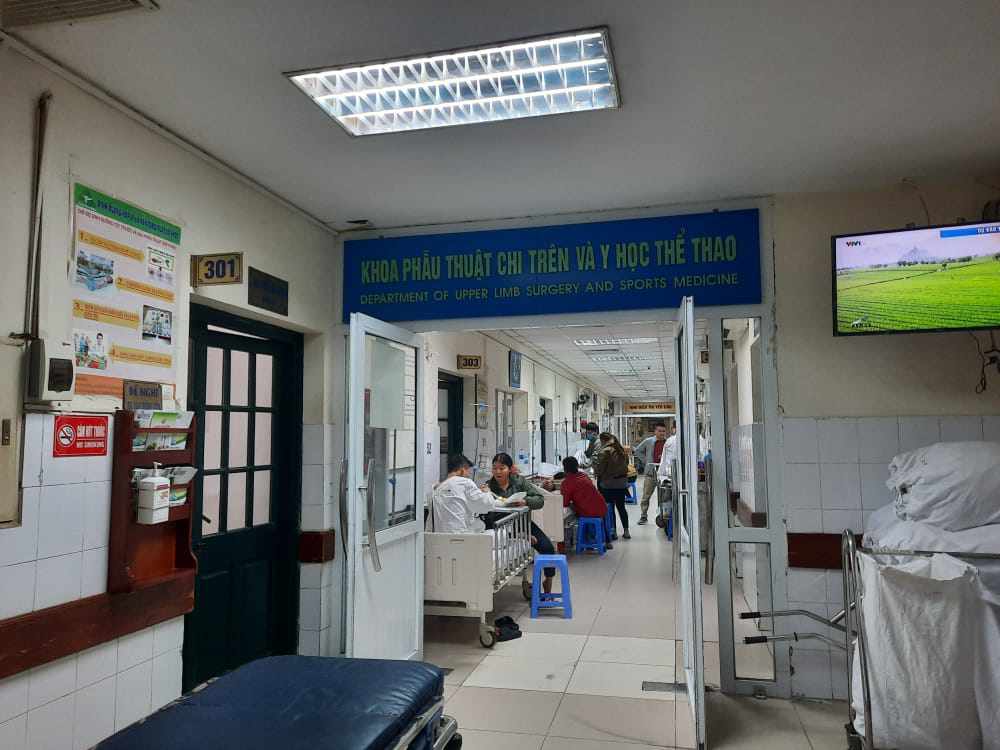 Phương và Hùng đang nằm điều trị tại Bệnh viện Việt Đức.