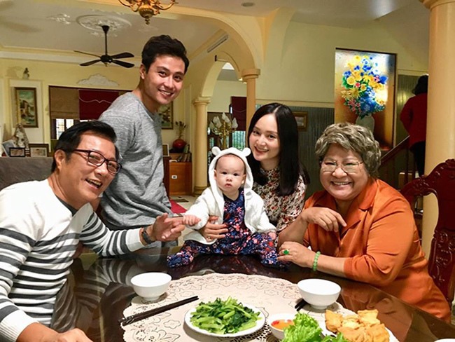 Cùng là phận mẹ bỉm sữa xa nhà quay phim, Nhã Phương và Thúy Diễm lại hoàn toàn trái ngược - 11