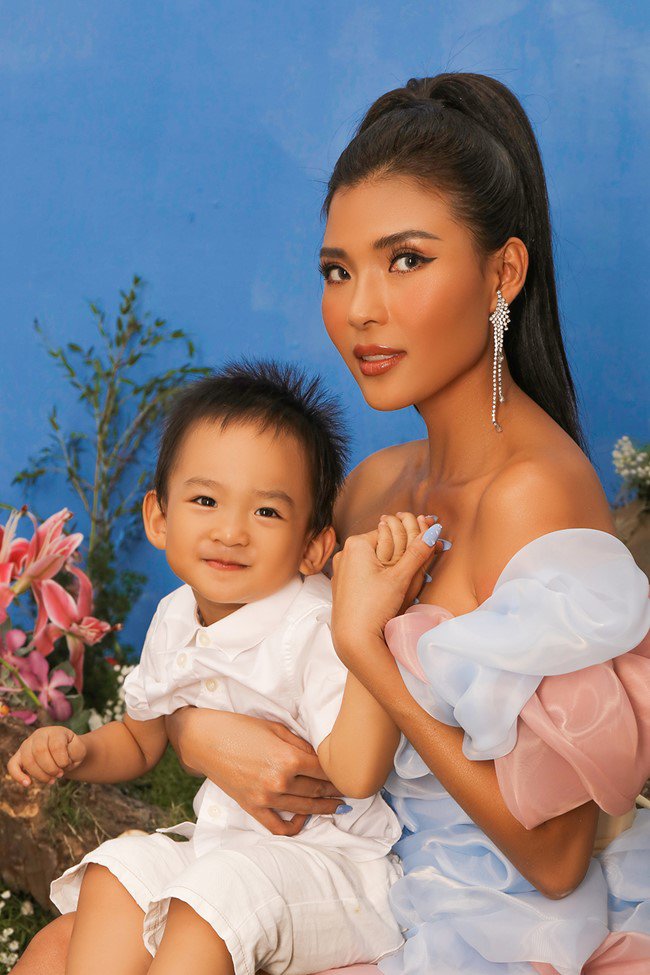 Cùng là phận mẹ bỉm sữa xa nhà quay phim, Nhã Phương và Thúy Diễm lại hoàn toàn trái ngược - 8