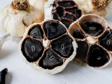 Những tác dụng của tỏi đen với sức khỏe và tác dụng phụ của nó