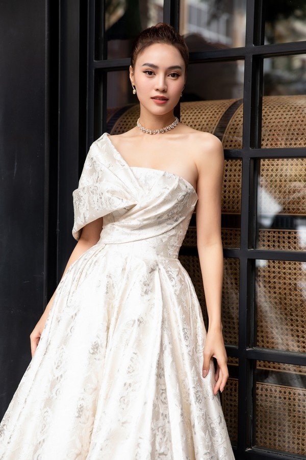 Ninh Dương Lan Ngọc là quý cô độc thân vàng của làng giải trí Việt