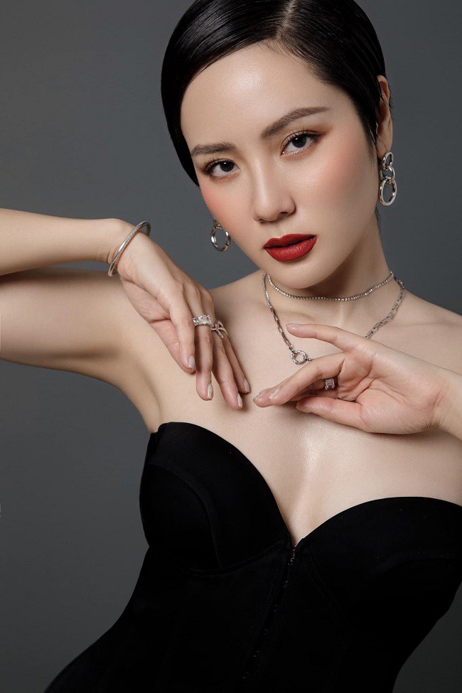 Cặp chị em xinh đẹp nhưng bí ẩn nhất showbiz Việt - 7