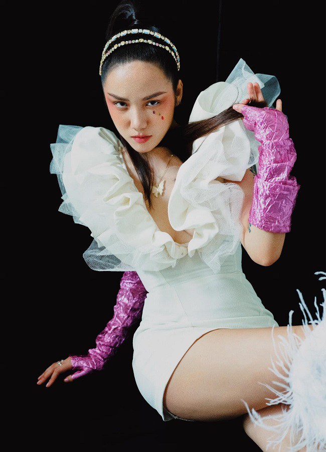 Cặp chị em xinh đẹp nhưng bí ẩn nhất showbiz Việt - 25