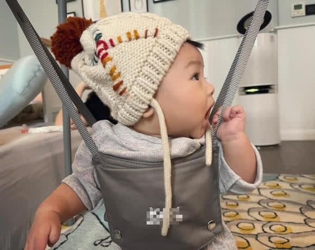 Vợ Cường Đô La amp;#34;phá lệamp;#34; khoe góc nghiêng của con gái, nhiều nét giống anh cùng cha khác mẹ - 1