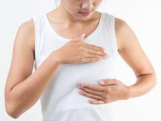 Thấy ngực con gái 12 tuổi lớn dần, mẹ tưởng con dậy thì nhưng đi khám mới bất ngờ