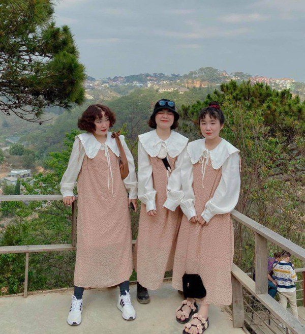 MXH xuất hiện 3 chị em sinh ba mặc váy trắng làm phụ dâu, soi style ngày thường càng mê - 4