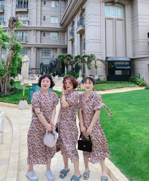 MXH xuất hiện 3 chị em sinh ba mặc váy trắng làm phụ dâu, soi style ngày thường càng mê - 5