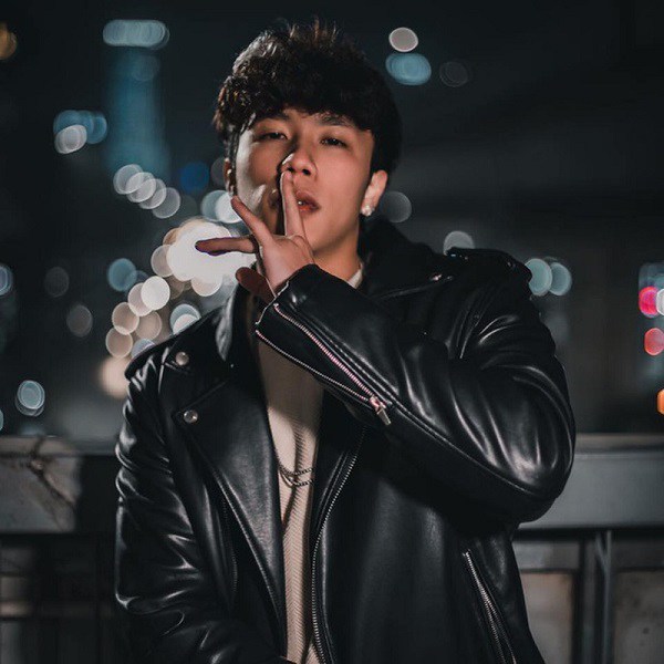 Loạt ảnh amp;#34;dậy thì thành côngamp;#34; của con trai Vân Dung: Từ cậu bé đen nhẻm thành soái ca siêu amp;#34;ngầuamp;#34; - 4