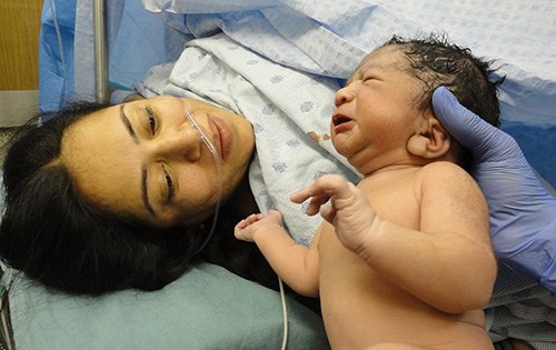 Mẹ sinh mổ liên tục trong 10 năm, bác sĩ lo lắng khi tử cung mỏng như giấy - 4