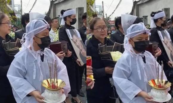 Linh Lan và con gái cúi lạy trong lễ an táng Vân Quang Long - 6