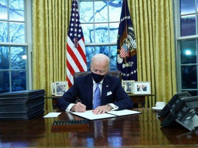 Ông Biden ký loạt sắc lệnh mới đảo ngược các chính sách của ông Trump ngay sau khi nhậm chức