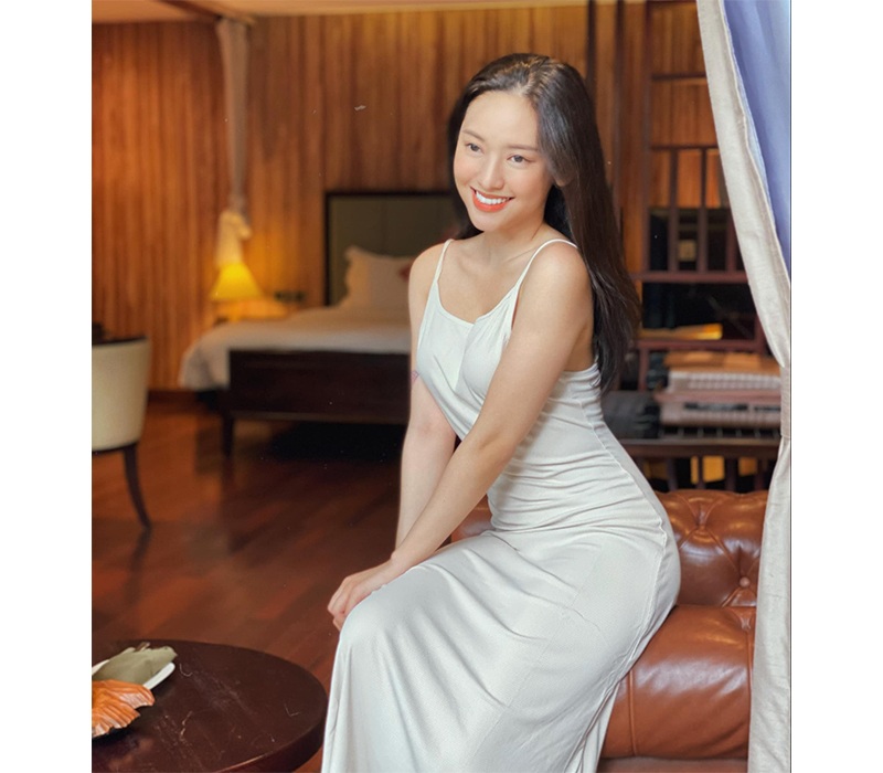 Không còn xa lạ gì với cộng đồng mạng Việt, Thuý Vi là hot girl nổi tiếng bởi vẻ ngoài xinh đẹp và đầy quyến rũ. Tuy từng vướng phải scandal xoay quanh chuyện đời tư nhưng cho tới hiện tại, cô nàng vẫn nhận được rất nhiều cảm tình từ phía dân mạng.
