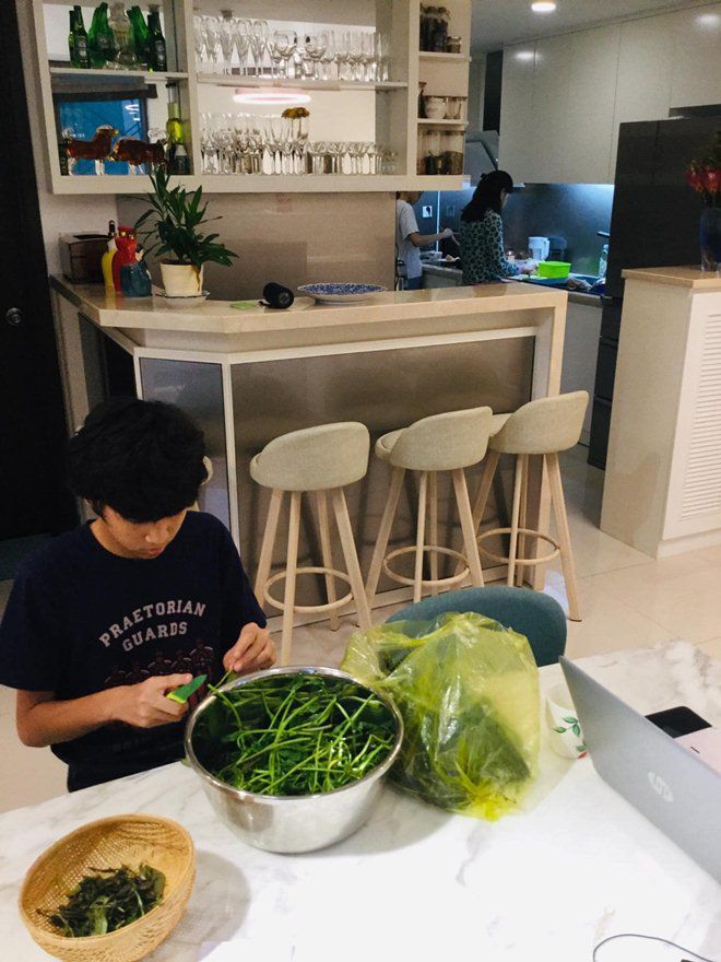 Con riêng điển trai của Huy Khánh: 14 tuổi có bất động sản riêng nhưng thích mua đồ sale - 11
