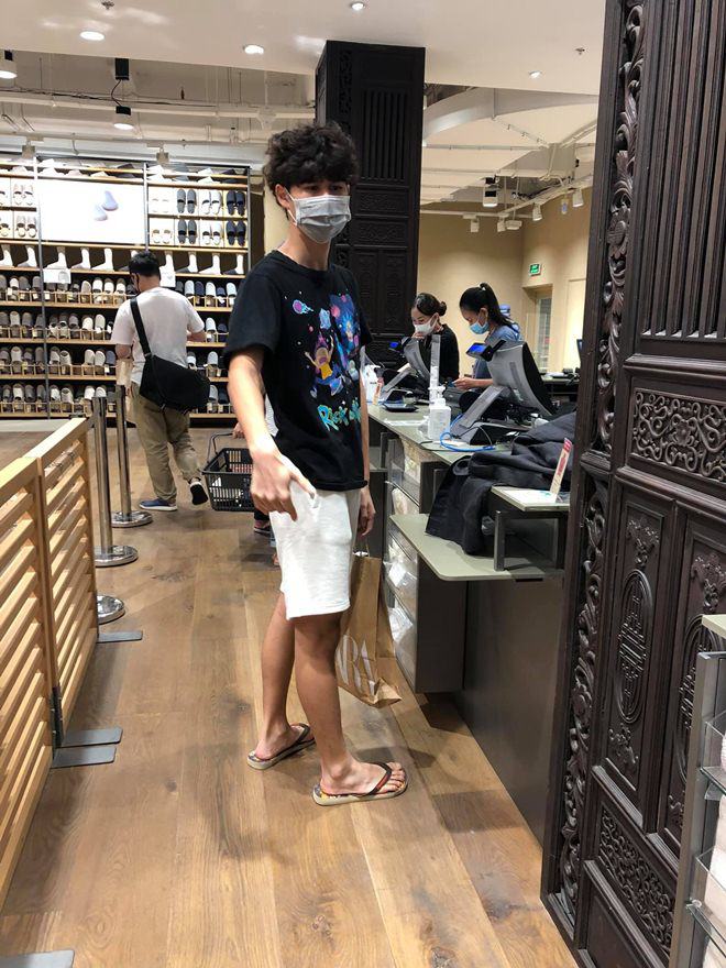 Con riêng điển trai của Huy Khánh: 14 tuổi có bất động sản riêng nhưng thích mua đồ sale - 8