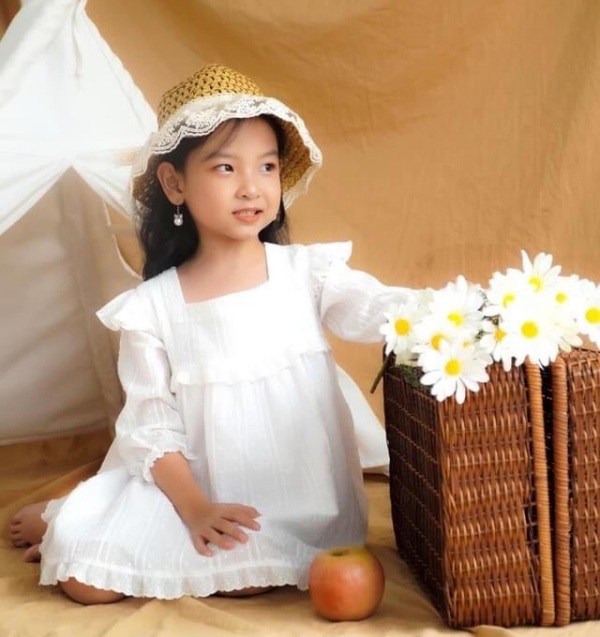 Lúc nhỏ nhút nhát, con gái chủ tiệm giặt sấy Sài Gòn oanh tạc sàn diễn thời trang Thượng Hải - 7