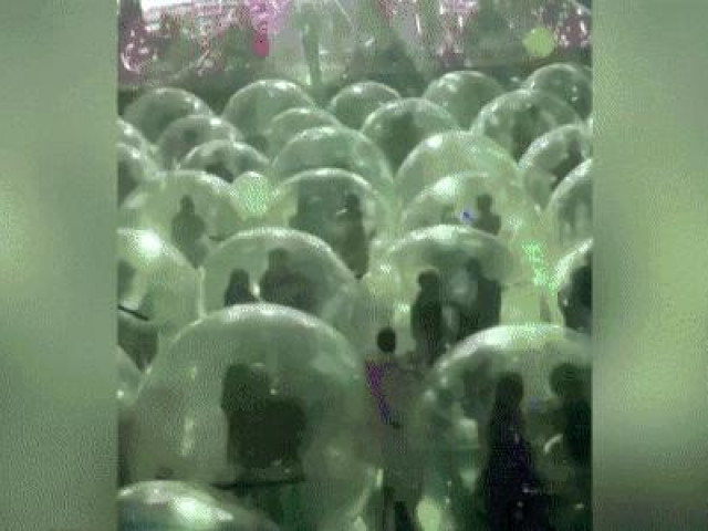 Clip Eva - Hình thức biểu diễn đặc biệt của ban nhạc Flaming Lips giữa đại dịch COVID-19