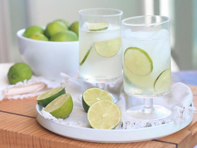 Những dấu hiệu cảnh báo bạn nên từ bỏ thói quen uống nước chanh thường xuyên