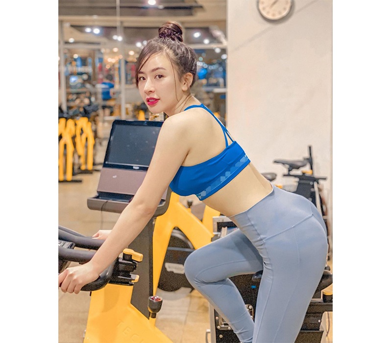 Không tự nhiên mà đẹp, Phương Bora đã dành rất nhiều thời gian, công sức cho việc tập gym để có được thân hình hoàn hảo như hiện tại.
