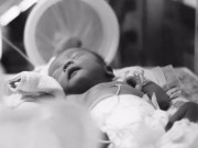 Bà bầu - Chăm uống thuốc bổ suốt thai kỳ, mẹ "bắt đền" bác sĩ khi nhìn con ra đời