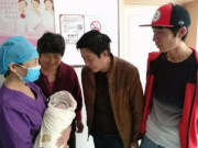 Bà bầu - Mẹ bầu phải mổ ở tháng thứ 7, bác sĩ toát mồ hôi khi tiến hành phẫu thuật