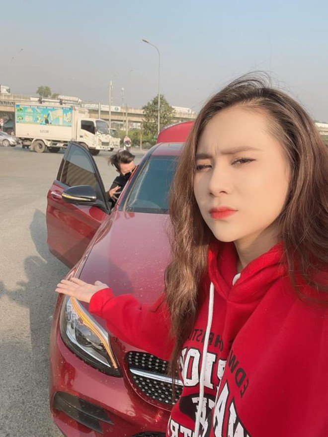 Sao Việt 24h: Diễn viên Hoàng Anh đón sinh nhật với amp;#34;bạn gái tin đồnamp;#34;, chồng cô gái xuất hiện - 13