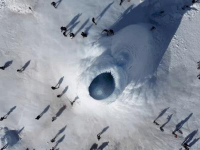 Clip Eva - Xuất hiện 'núi lửa băng' tuyệt đẹp và cực hiếm