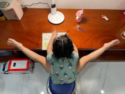 Làm mẹ - Diễn viên Vân Trang khoe con gái gương mặt xinh, dân tình liền để ý dáng ngồi