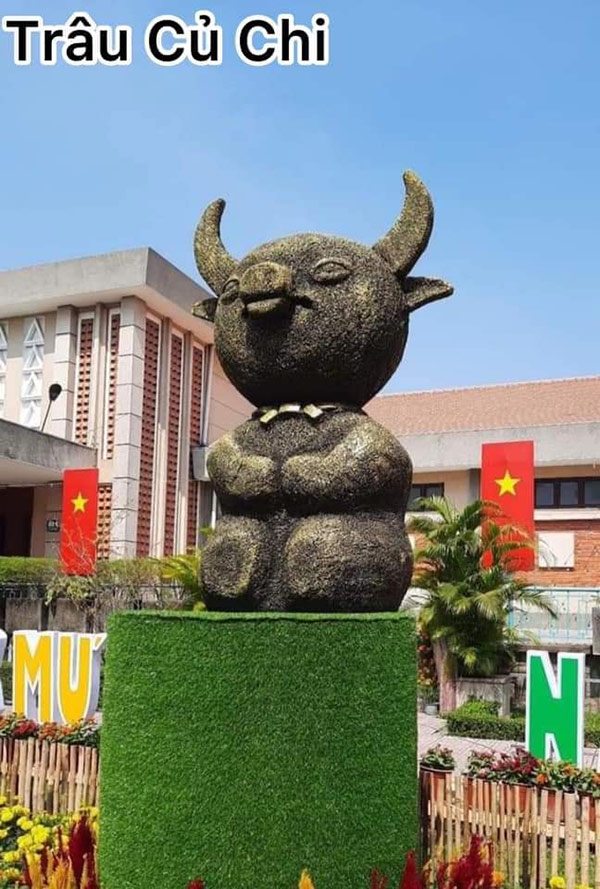 Loạt ảnh linh vật trâu amp;#34;ngáo ngơamp;#34; xuống phố chào Tết Tân Sửu, CĐM hài hước: amp;#34;Nhìn cười cả nămamp;#34; - 5