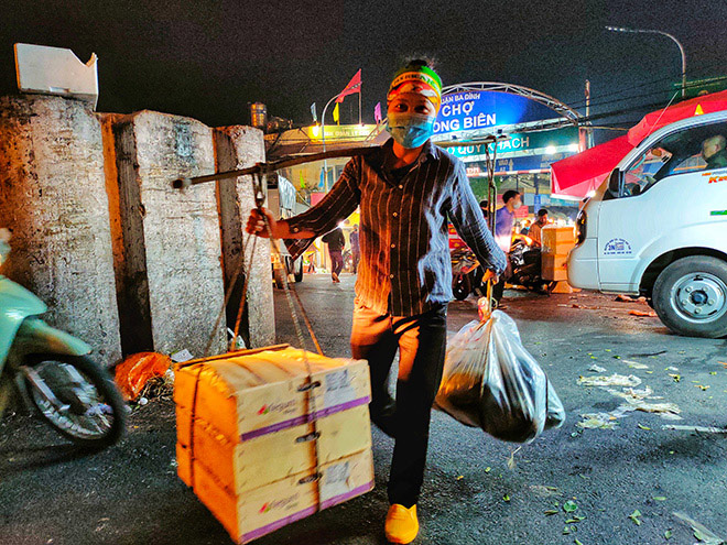 Bước chân trên đường mưu sinh giáp Tết