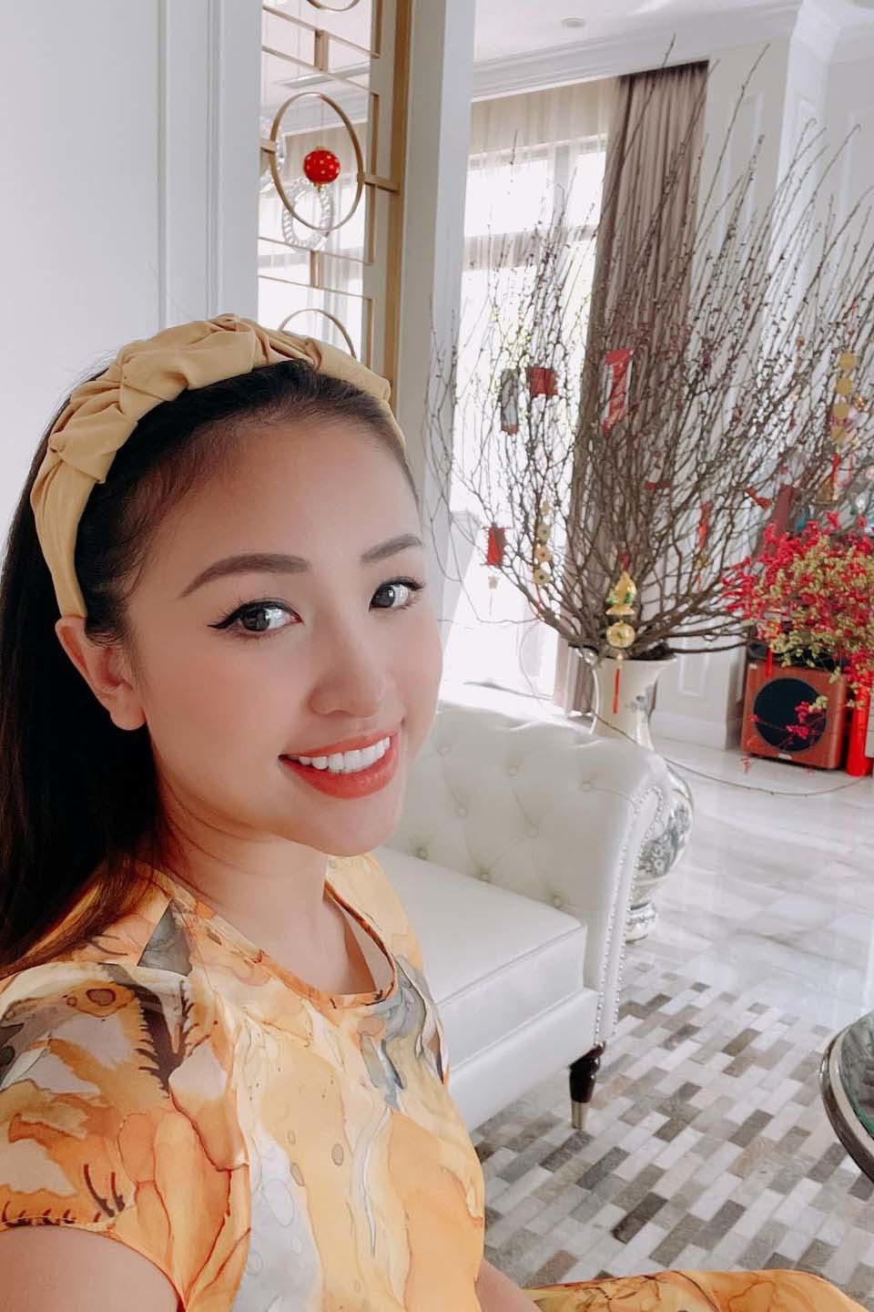 HOT showbiz: Lệ Quyên, Mr Đàm trang trí biệt thự amp;#34;khủngamp;#34; đón Tết - 6