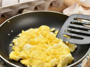 Bếp Eva - Cùng là trứng chưng, ở quán lại mềm ngon hơn tại nhà, hóa ra là thiếu bước này!