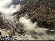 Clip Eva - Kinh hoàng cảnh dòng sông băng khổng lồ ập vào thung lũng khiến hàng trăm người chết