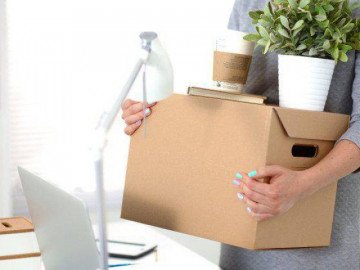Nhân viên đánh cắp giờ làm để bán hàng online có bị sa thải không?