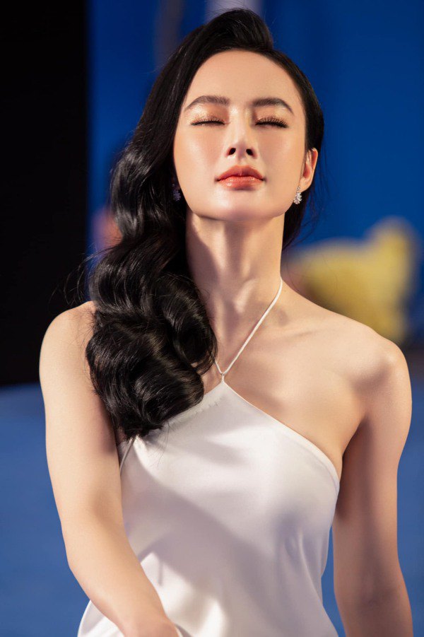 Angela Phương Trinh diện váy đỏ rực mừng tuổi mới, chẳng hở hang mà xinh xuất sắc - 4