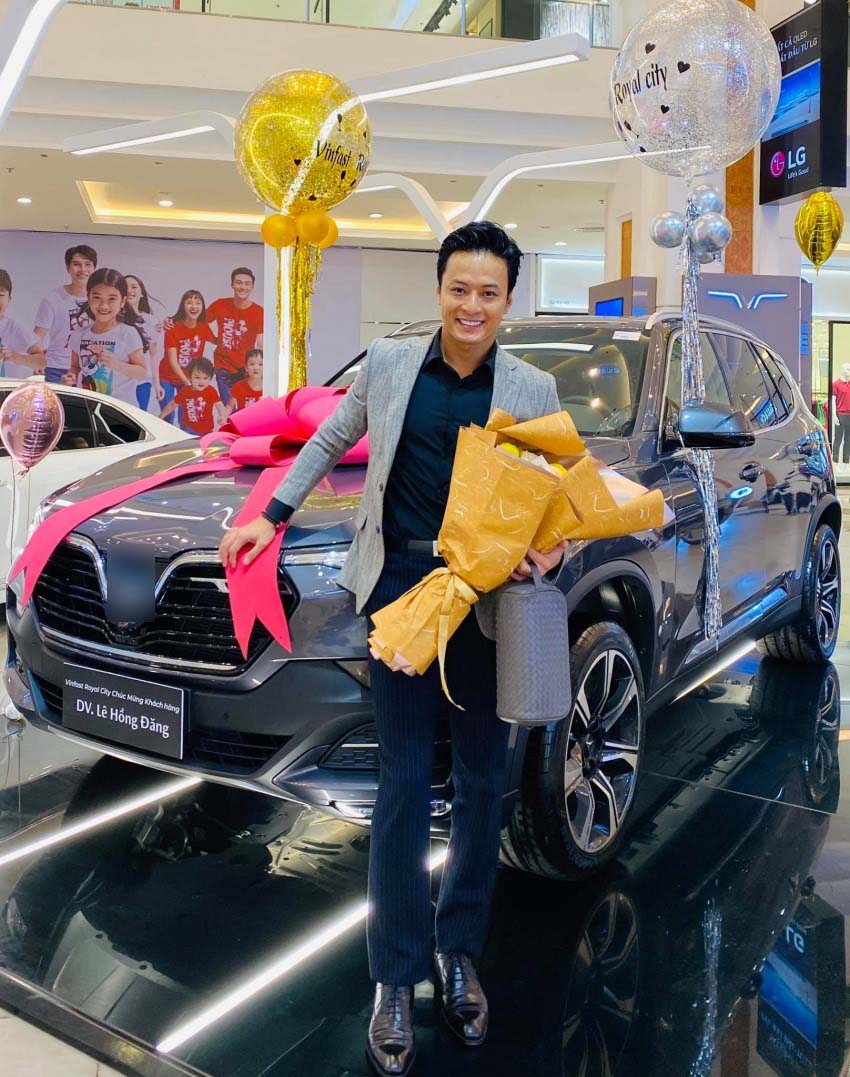 Sao Việt tậu xế đón Tết: Xe Cường Đô La tặng vợ vượt giá xe Minh Hằng, Hồ Ngọc Hà - 10