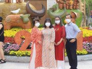 Tin tức - TP.HCM: Đường hoa Nguyễn Huệ mở cửa, người dân vui vẻ đeo khẩu trang kín mít khi "selfie"