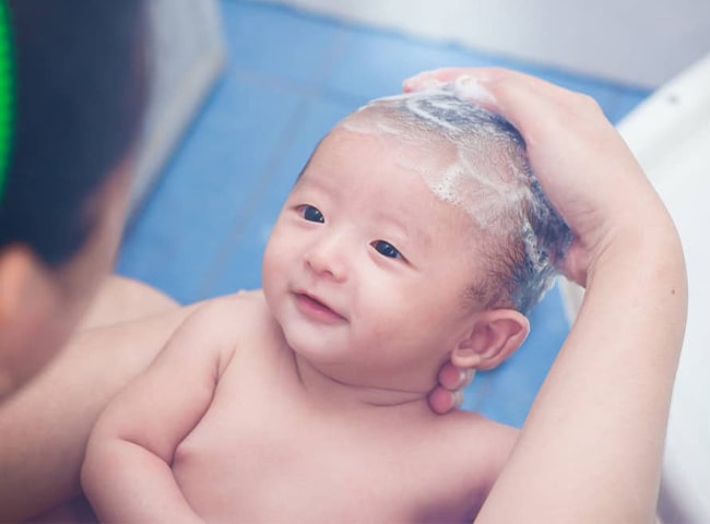 4 thời điểm mẹ tuyệt đối không nên tắm cho trẻ sơ sinh - 4