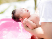Làm mẹ - 4 thời điểm mẹ tuyệt đối không nên tắm cho trẻ sơ sinh