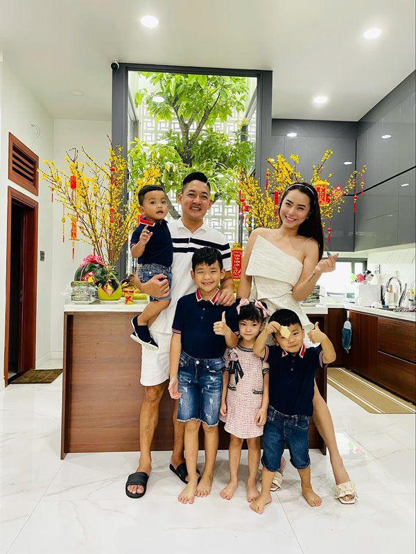 Sao Việt dọn nhà, khoe bàn thờ Tết: Biệt thự trắng của Tăng Thanh Hà nổi bật nhất - 19