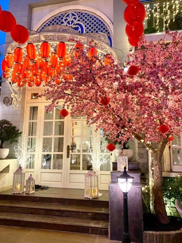 Sao Việt dọn nhà, khoe bàn thờ Tết: Biệt thự trắng của Tăng Thanh Hà nổi bật nhất - 11