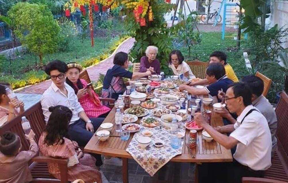 Valentine Sao Việt: Lệ Quyên e ấp bên tình trẻ, Phan Như Thảo được chồng giàu tặng hết tài sản - 3